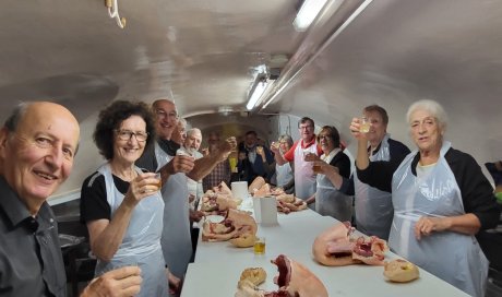 Cours de cuisine en groupe à Brullioles. Auberge Relais du Pitaval