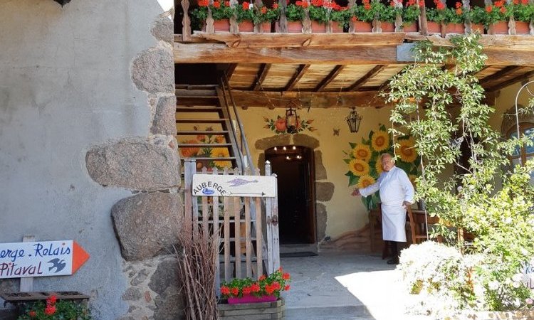 Notre auberge à Brullioles. Auberge Relais du Pitaval